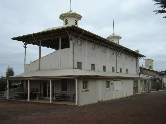 14252 Hamilton racecourse 4Sept06 side rear