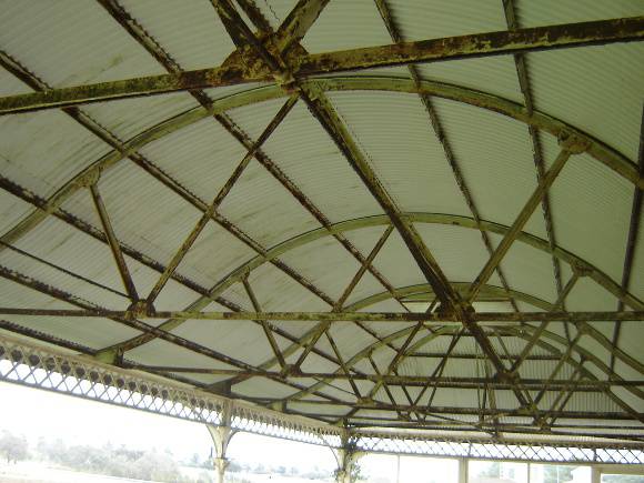 14252 Hamilton racecourse 4Sept06 grandstand roof
