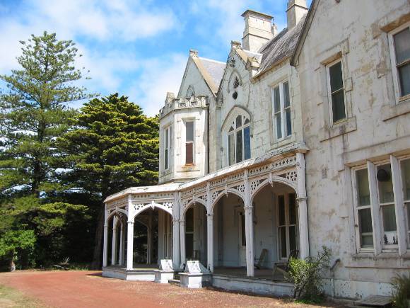 H0321 norman lodge front trees