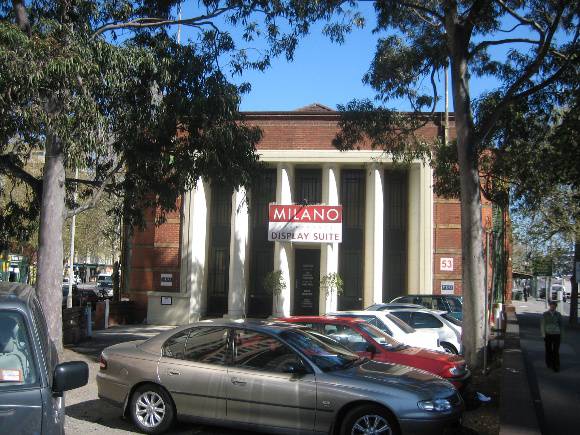 11488 Royal Melbourne Regiment Drill Hall Front Portico11 Sept 2006 mz 