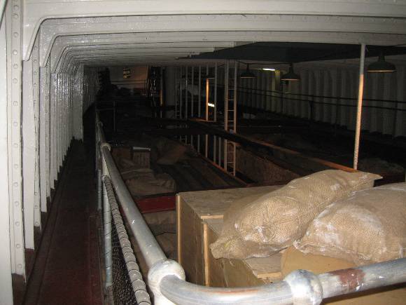 14368 Polly Woodside Hold 4 Oct 2006 mz 