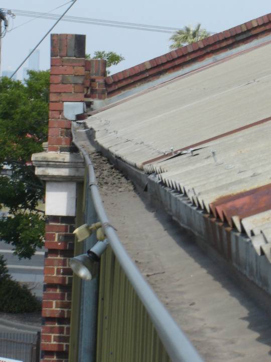 H1343 Existing condition - Eaves gutter north side. Dec 2006.
