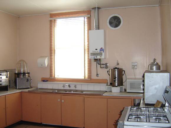 H1343 Interior of kitchen extension - general view.  Dec 2006.