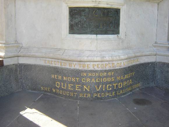 queen vic memorial dedication nov06 jb