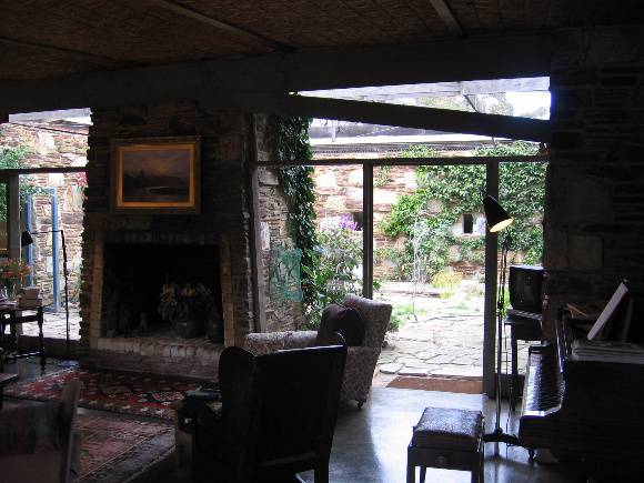 H2118 Baker House Bacchus Marsh Living Room and Courtyard May 2006