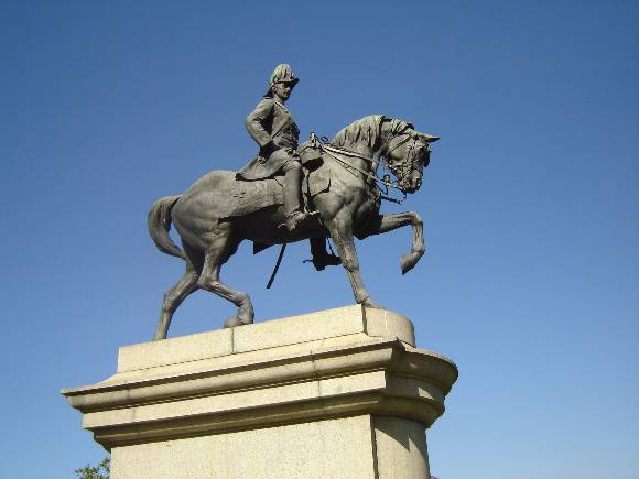 linlithgow monument2 Nov06 jb