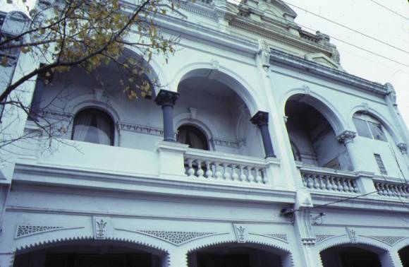 cramond house 23 queensberry street carlton balcony & arch detail jul1979