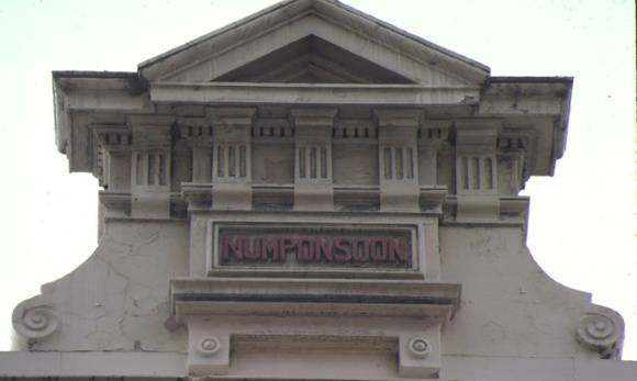 num pon soon little bourke street melbourne detail parapet