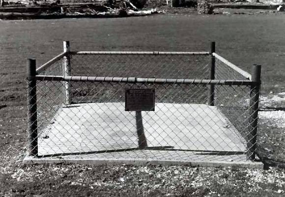 B2227 Grave of Three Unknown Pioneers