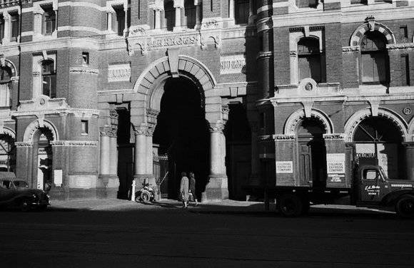 B4693 Fish Market (4).jpg