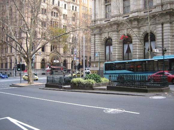 H2109 Underground Toilet Queen St 08 06 06 mz 015