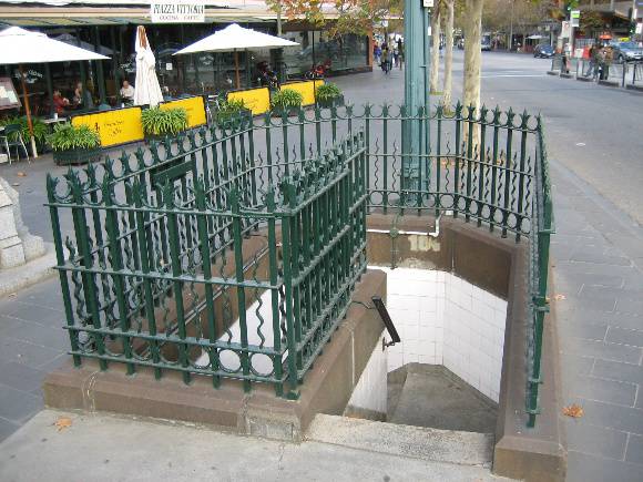 H2111 Underground Toilets Elizabeth & Queen 08 06 06 mz 011