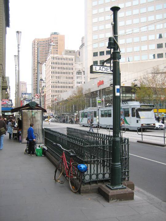 23086 Underground women's toilet Elizabeth St GPO 08 06 06 mz 023