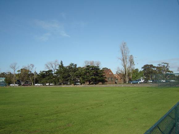 poplar park pavilion view from oval jun07 jmb