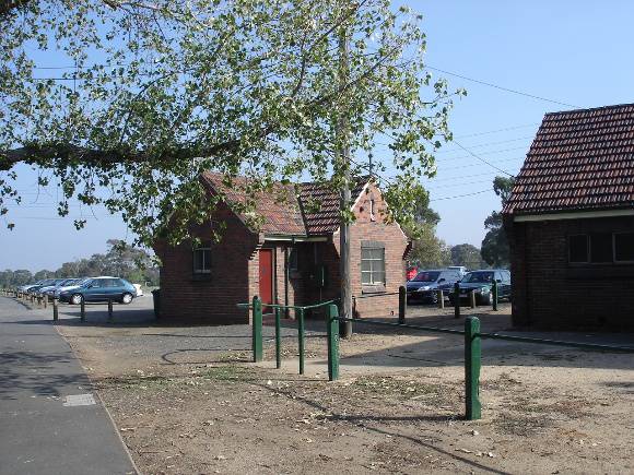 royal park toilet block apr07 jmb