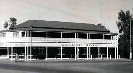 B2389 Bridge Hotel Nathalia