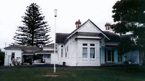 B2401 The Bungalow (1899)