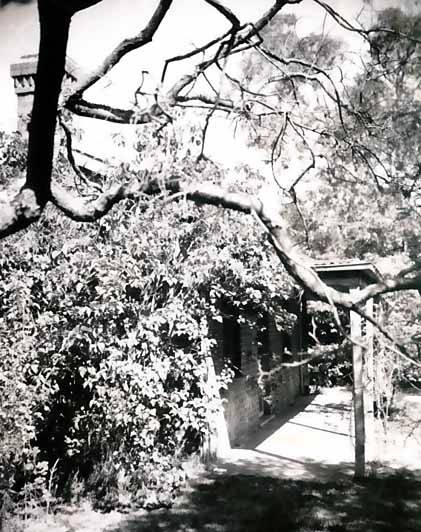 B3821 Frmr Inverell Cottage