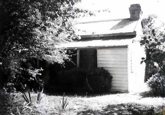 B3821 Frmr Inverell Cottage