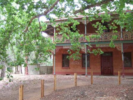 B2563 Gregorys Hotel