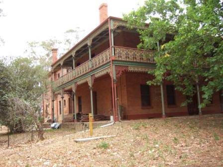 B2563 Gregorys Hotel