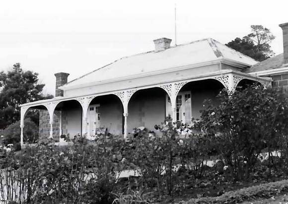 B3974 Piggoreet Homestead Front