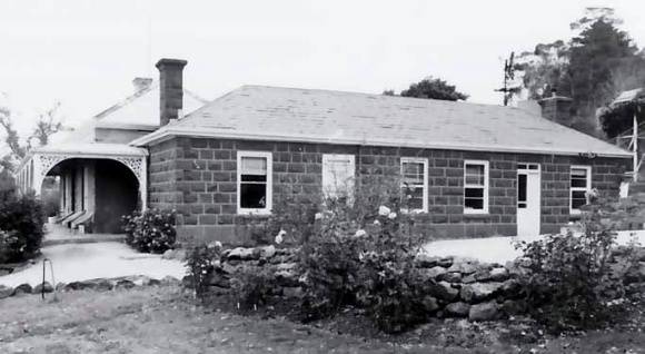 B3974 Piggoreet Homestead Side View
