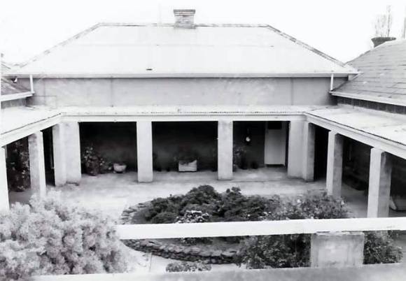 B3974 Piggoreet Homestead Back Courtyard