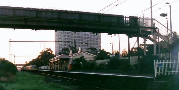 B4022 Williamstown Beach Railway Station