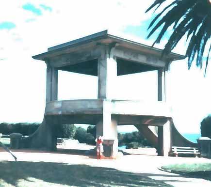 B3993 Band Rotunda