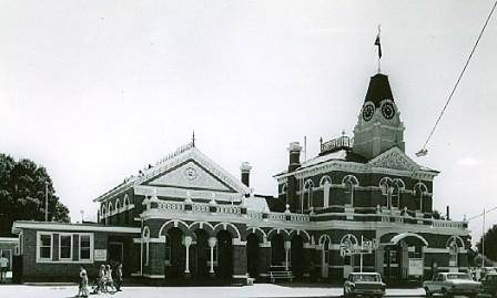 B2722 Court House & Post Office