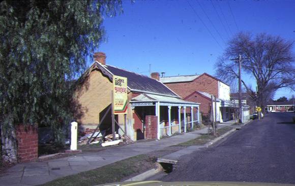 1 residence 6 gisborne rd bacchus marsh street view aug1982