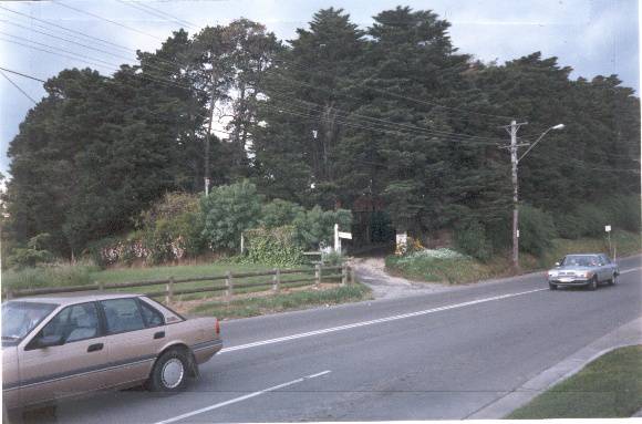 22357 Entrance to Journeys End - 22 40 Bridge Street, Bulleen