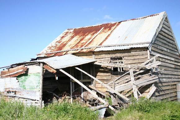 GeorgiesHut,Donald_june2007_hut1