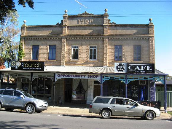 Foster_Building_Maffra_KJ_Apr_2012