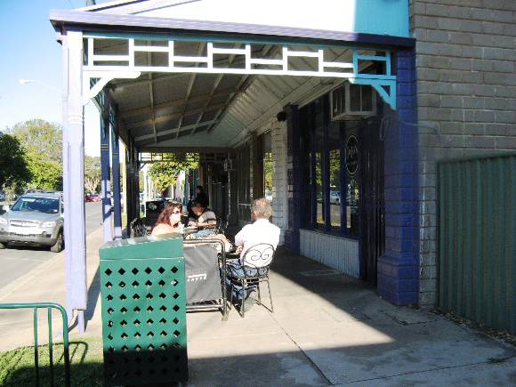 Foster_Building_Maffra_KJ_Apr_2012