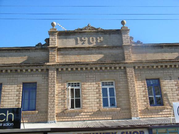 Foster_Building_Maffra_KJ_Apr_2012