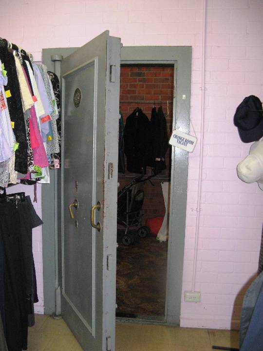 Foster_Building_Maffra_KJ_Apr_2012_no 69 strong room