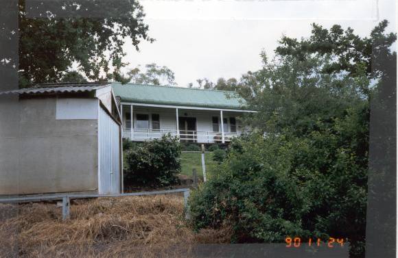 22657 Cottage - 2 Russell Road, Warrandyte