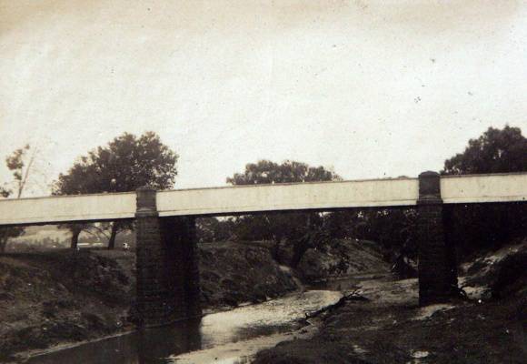 Iron Bridge, Shelford, c.1925.  Source: Holmes collection c/o David Rowe.