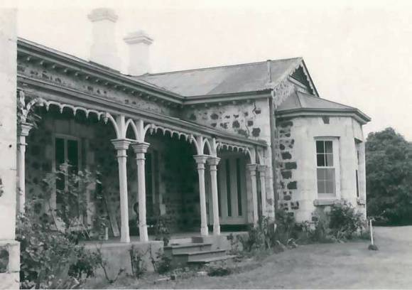 B2847 Benyeo Homestead Side View