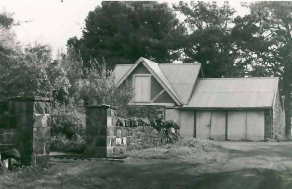 B2848 Mt Elephant Stables & Frmr Entrance Gate