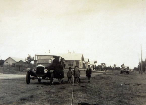 Ballarat Road, Meredith, c.1925.  Source: Holmes collection c/o David Rowe.