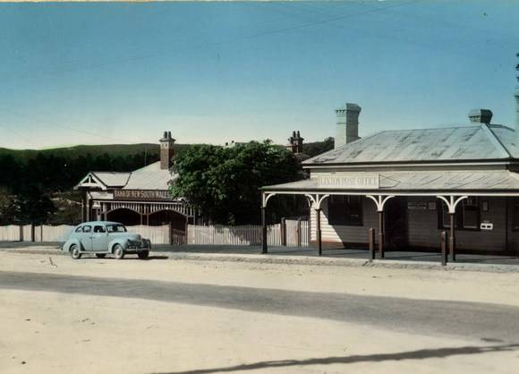 Post Office & Bank of NSW, c.1940s.  Source: Linton Historical Society.