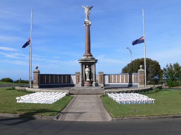 Warrnambool War Memorial 1.jpg