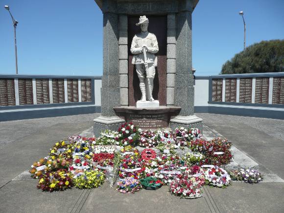 Warrnambool War Memorial 5.jpg