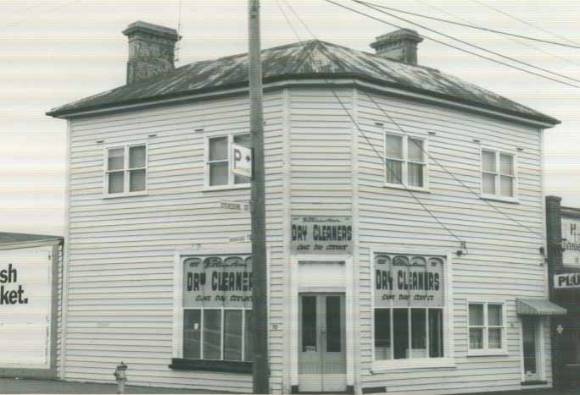 B4283 Shop Williamstown