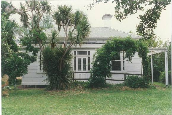 104 - Allwood Residence Heidelberg Kinglake Rd Colour 1 - Shire of Eltham Heritage Study 1992