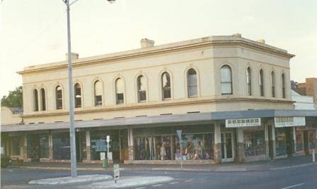 B4382 Corner Hotel Castlemaine