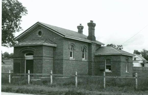 B2934 Chiltern Court House